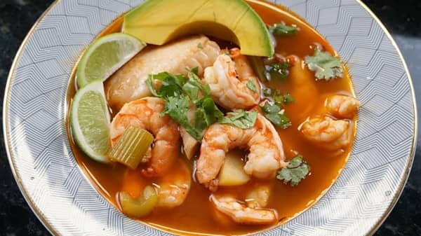 como hacer caldo de camaron y pescado